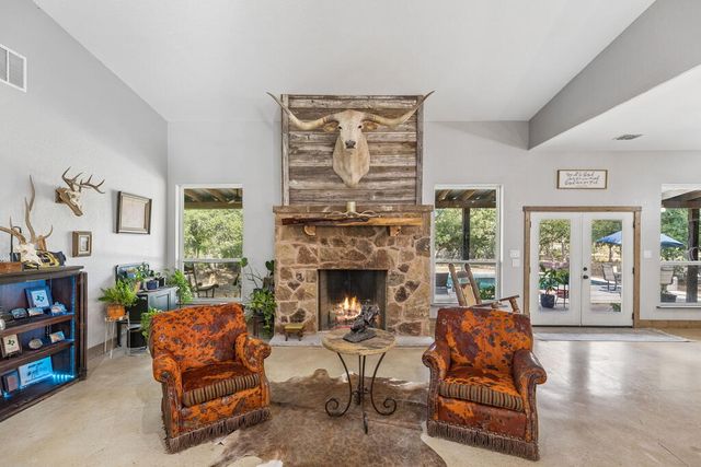 105 Dillard Ln, Bergheim, TX 78004