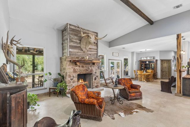 105 Dillard Ln, Bergheim, TX 78004