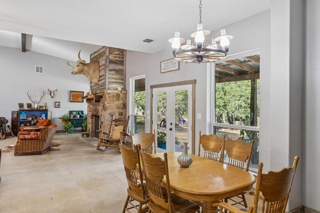 105 Dillard Ln, Bergheim, TX 78004
