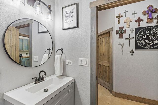 105 Dillard Ln, Bergheim, TX 78004