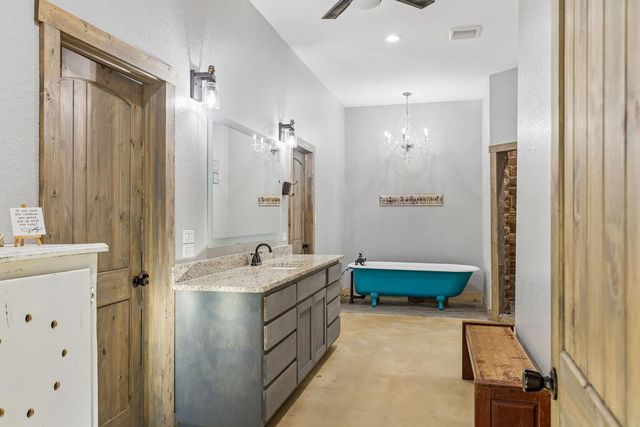 105 Dillard Ln, Bergheim, TX 78004