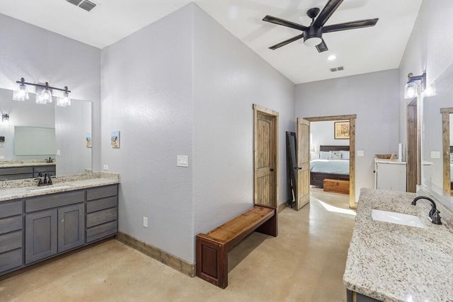 105 Dillard Ln, Bergheim, TX 78004