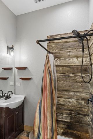105 Dillard Ln, Bergheim, TX 78004