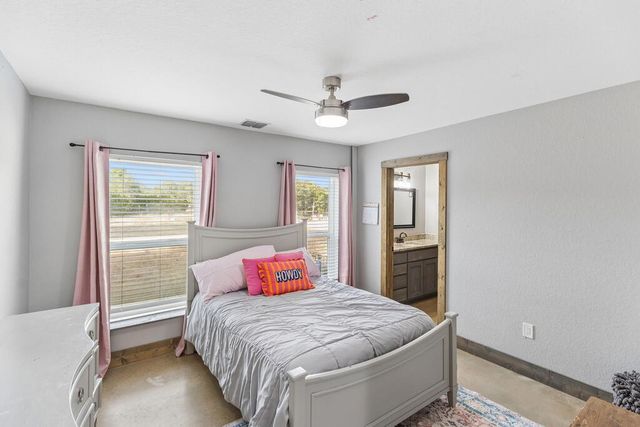 105 Dillard Ln, Bergheim, TX 78004