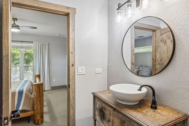 105 Dillard Ln, Bergheim, TX 78004
