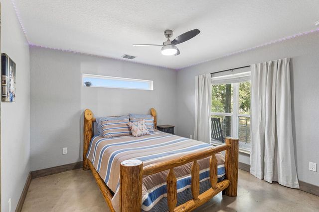 105 Dillard Ln, Bergheim, TX 78004