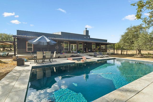 105 Dillard Ln, Bergheim, TX 78004