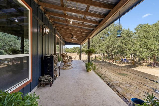 105 Dillard Ln, Bergheim, TX 78004