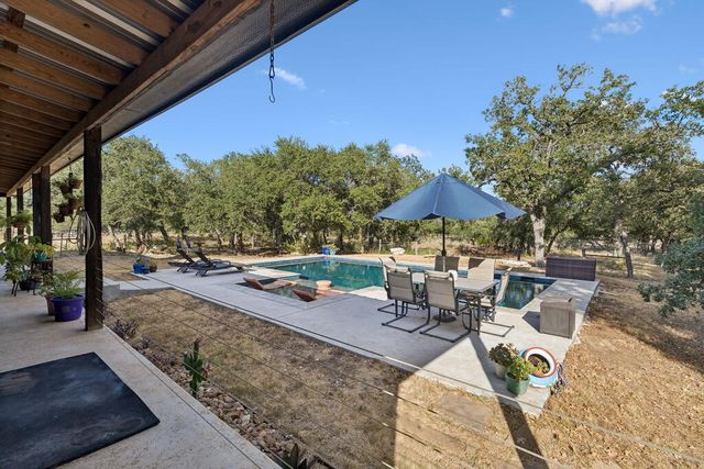 105 Dillard Ln, Bergheim, TX 78004