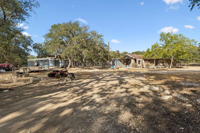 105 Dillard Ln, Bergheim, TX 78004