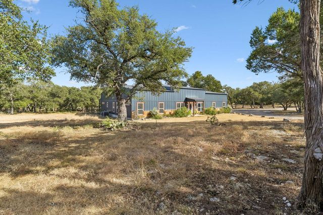 105 Dillard Ln, Bergheim, TX 78004