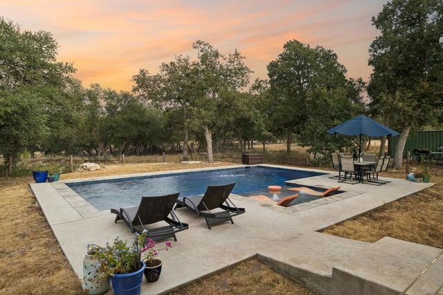 105 Dillard Ln, Bergheim, TX 78004