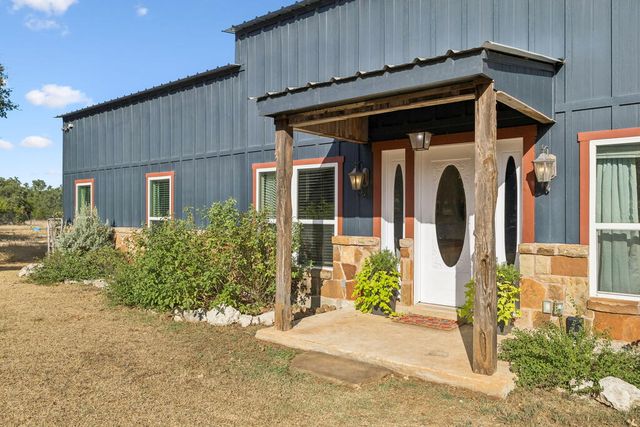 105 Dillard Ln, Bergheim, TX 78004
