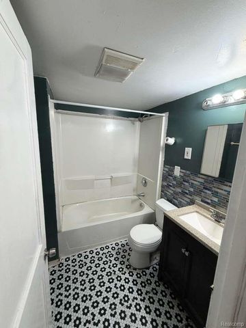 11819 Fleming Street, Hamtramck, MI 48212