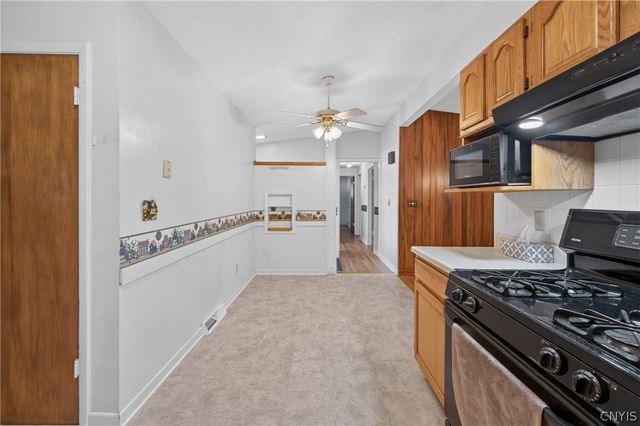 11 Bellewood Circle, Cicero, NY 13212