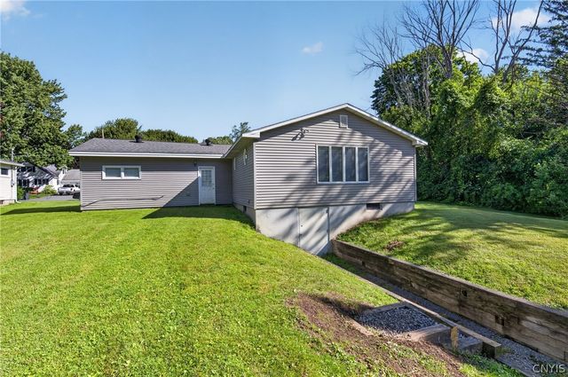 11 Bellewood Circle, Cicero, NY 13212