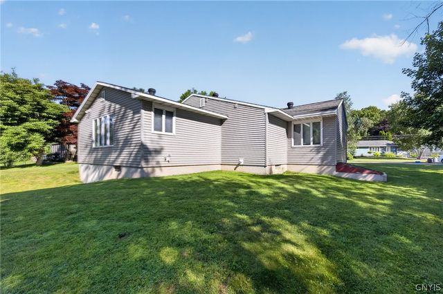 11 Bellewood Circle, Cicero, NY 13212