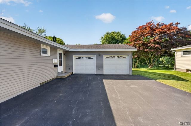 11 Bellewood Circle, Cicero, NY 13212
