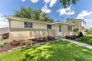 1296 Snee Dr, South Park, PA 15236