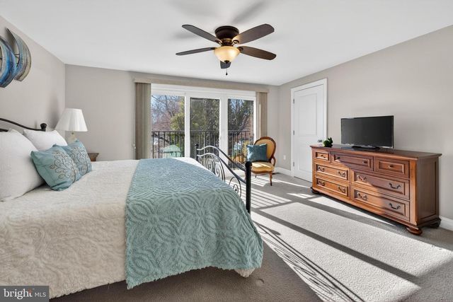 22 E CLOSE, Moorestown, NJ 08057