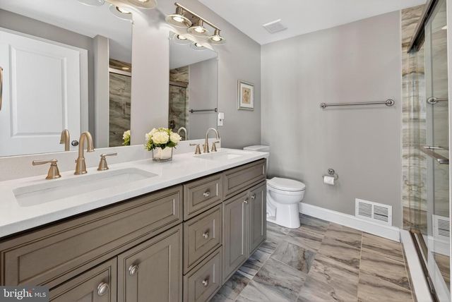 22 E CLOSE, Moorestown, NJ 08057