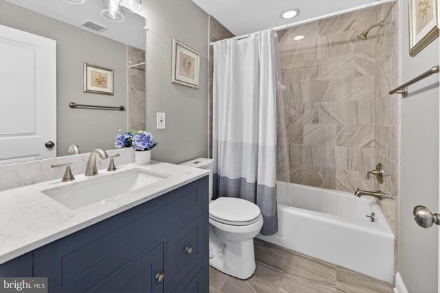 22 E CLOSE, Moorestown, NJ 08057