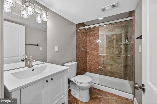 22 E CLOSE, Moorestown, NJ 08057