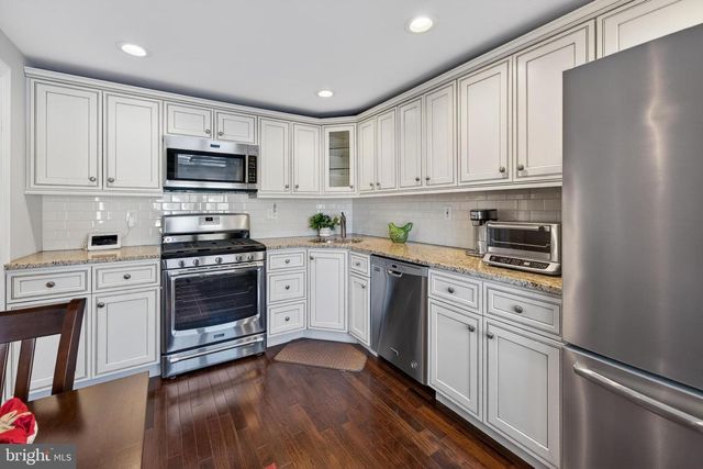 22 E CLOSE, Moorestown, NJ 08057