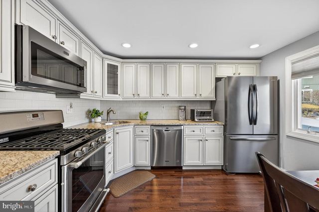 22 E CLOSE, Moorestown, NJ 08057