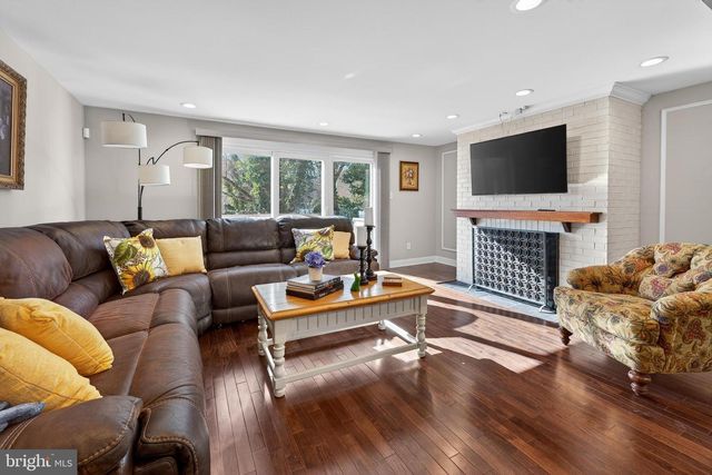 22 E CLOSE, Moorestown, NJ 08057