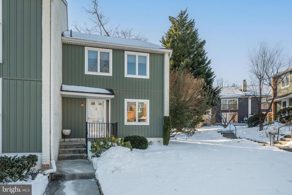 22 E CLOSE, Moorestown, NJ 08057