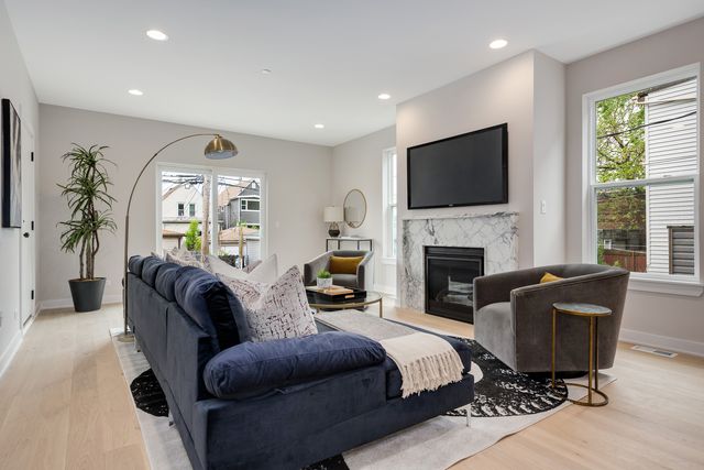 1631 N Lawndale Avenue 1N, Chicago, IL 60647