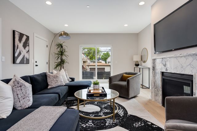 1631 N Lawndale Avenue 1N, Chicago, IL 60647