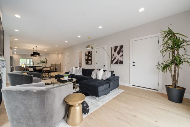 1631 N Lawndale Avenue 1N, Chicago, IL 60647