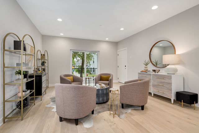 1631 N Lawndale Avenue 1N, Chicago, IL 60647