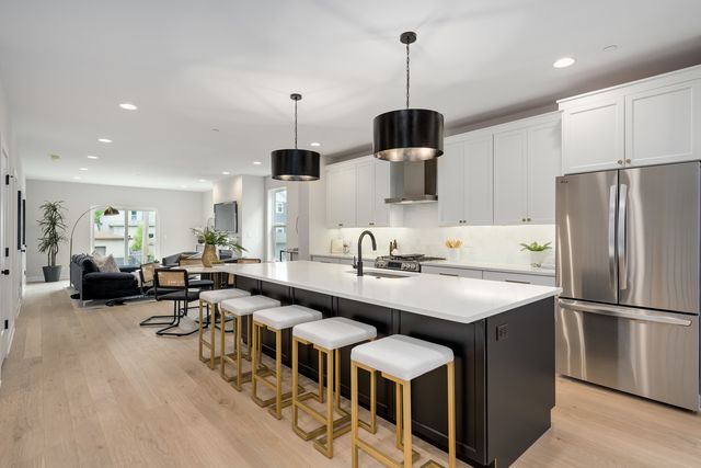 1631 N Lawndale Avenue 1N, Chicago, IL 60647