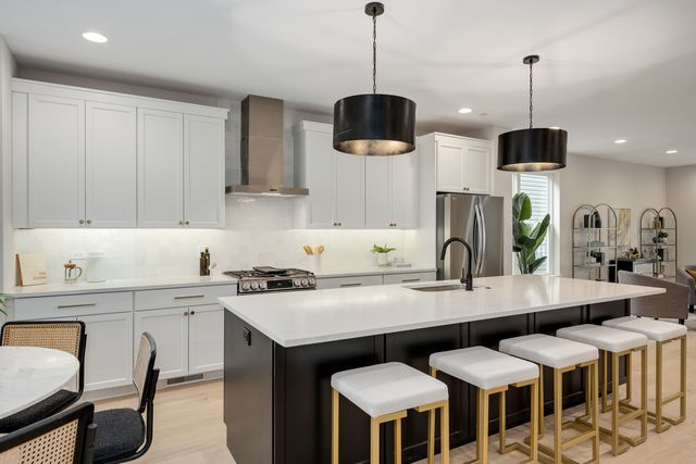 1631 N Lawndale Avenue 1N, Chicago, IL 60647