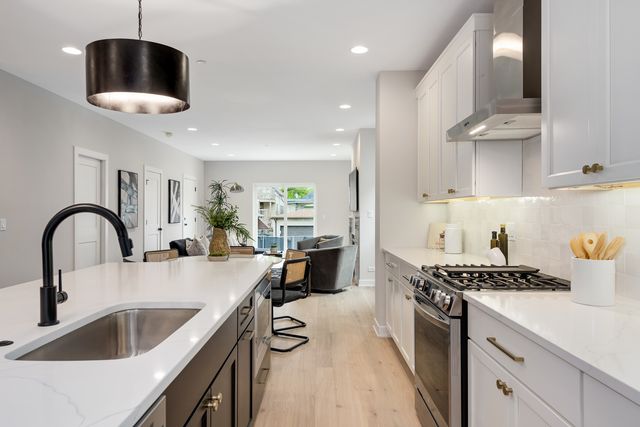 1631 N Lawndale Avenue 1N, Chicago, IL 60647