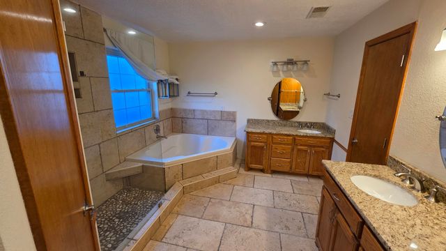 4508 Calyx Court NW, Albuquerque, NM 87120