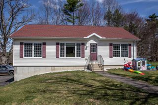 30 Cricket Hill Way, Franklin, NH 03235