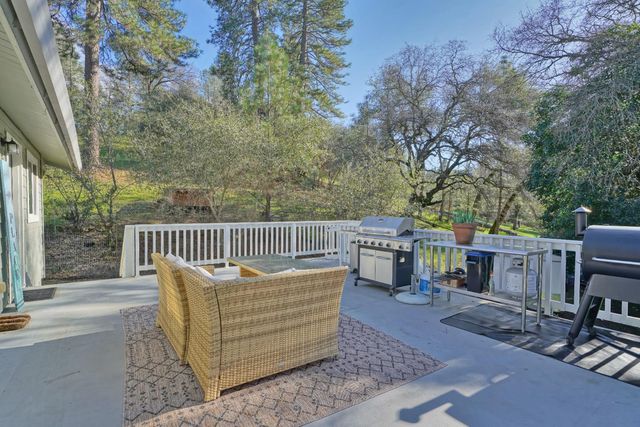 2869 Cascade Trl, Cool, CA 95614