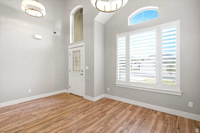 725 EAGLE PASS, North Salt Lake, UT 84054