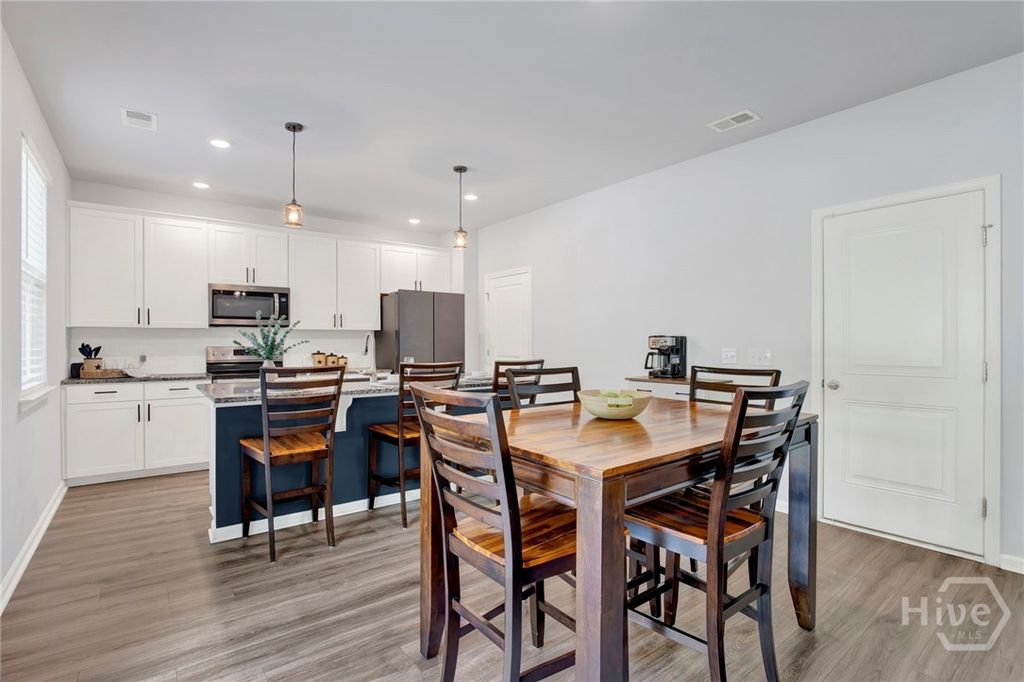 Image 10 of property listing at 367 Brennan Drive, Richmond Hill, GA 31324