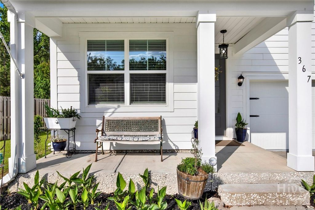 Image 2 of property listing at 367 Brennan Drive, Richmond Hill, GA 31324