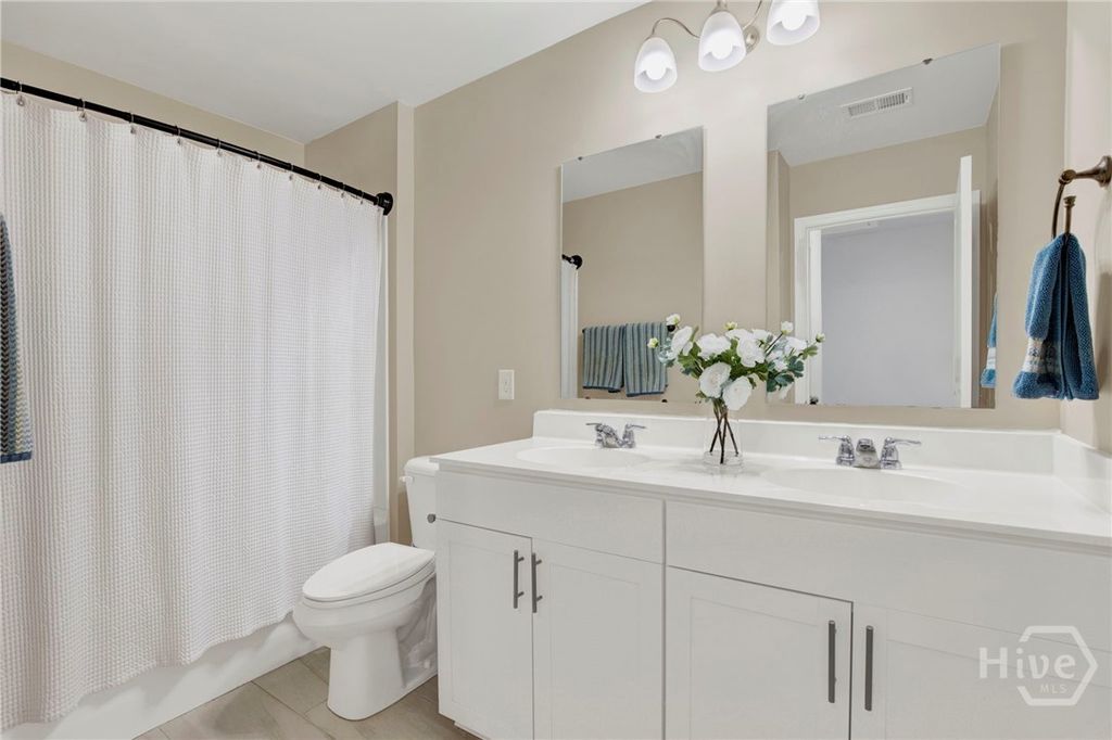 Image 32 of property listing at 367 Brennan Drive, Richmond Hill, GA 31324