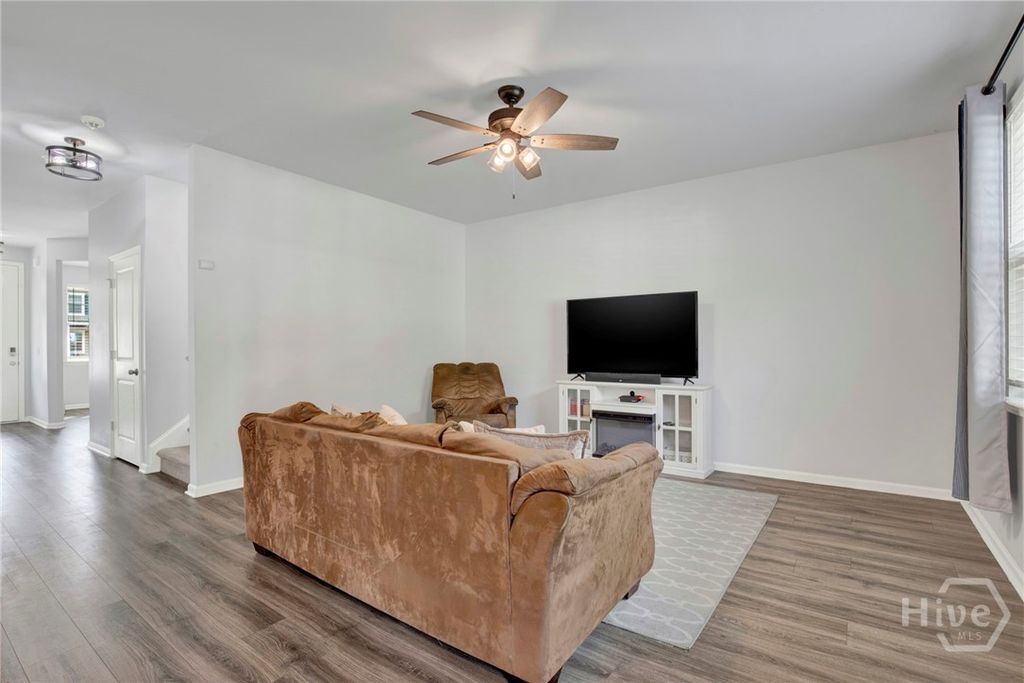 Image 7 of property listing at 367 Brennan Drive, Richmond Hill, GA 31324