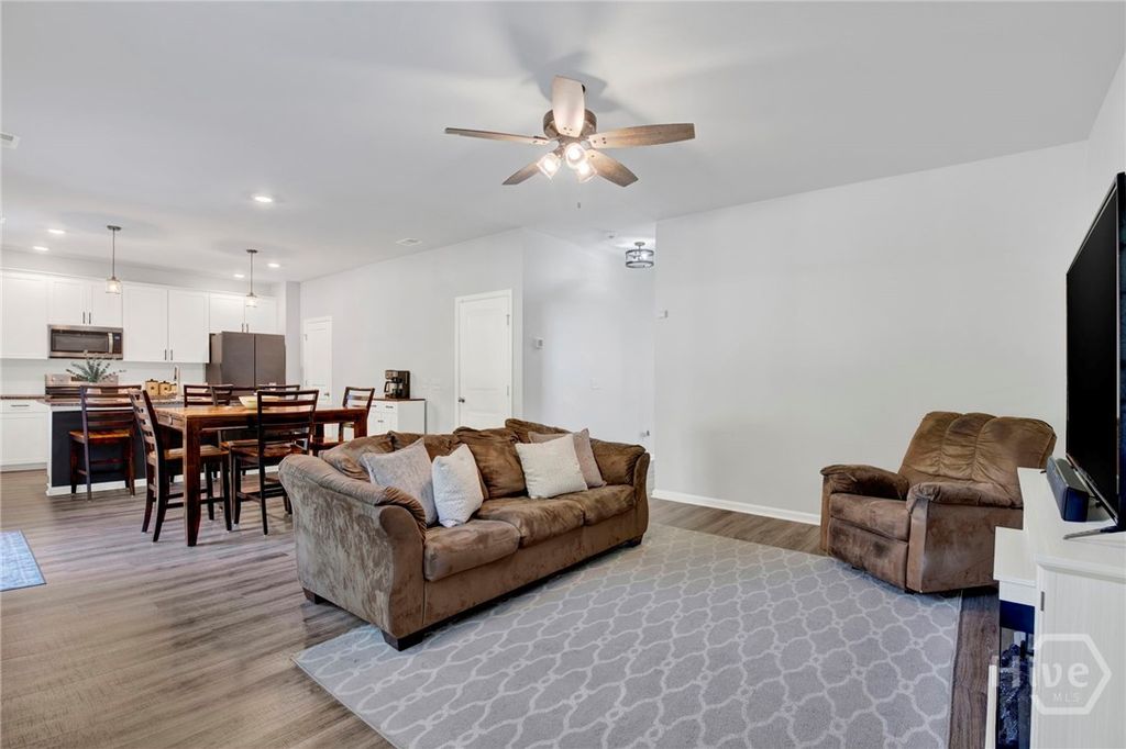 Image 8 of property listing at 367 Brennan Drive, Richmond Hill, GA 31324