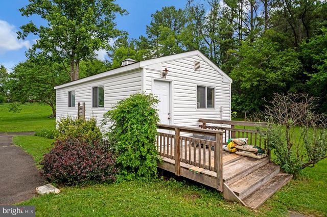 11119 LEES MILL RD, Remington, VA 22734