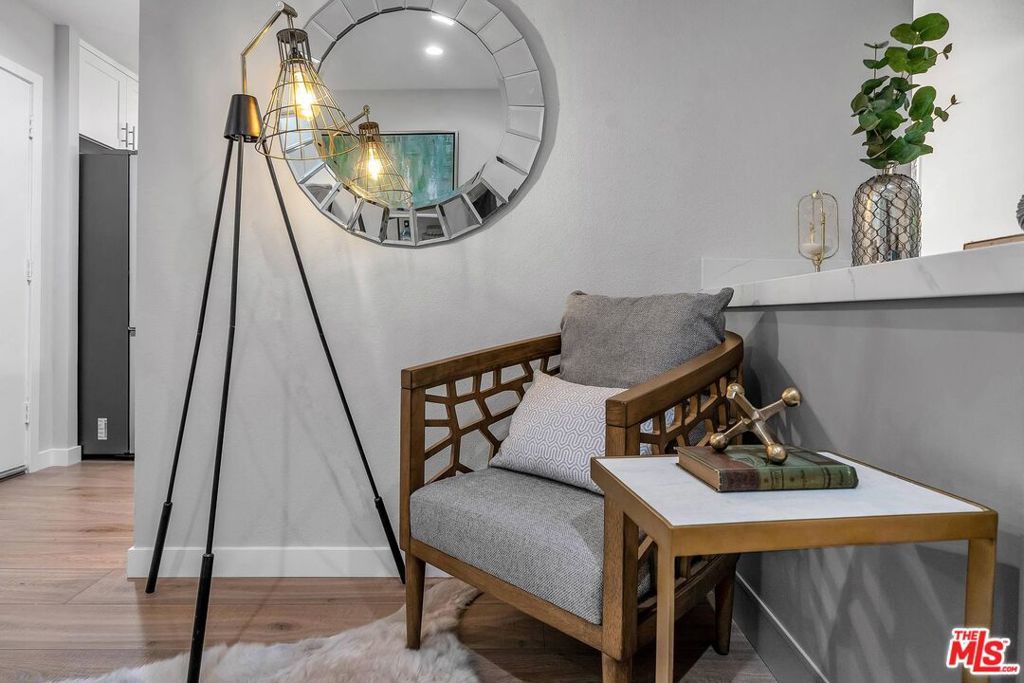 Image 10 of property listing at 11645 Montana Avenue 107, Los Angeles, CA 90049