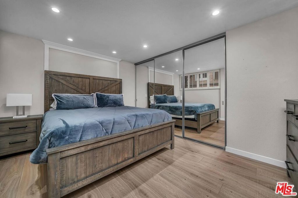 Image 17 of property listing at 11645 Montana Avenue 107, Los Angeles, CA 90049